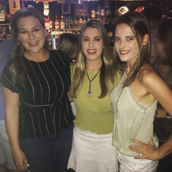 Meet your Posher, Kat - Picture 3 of 5